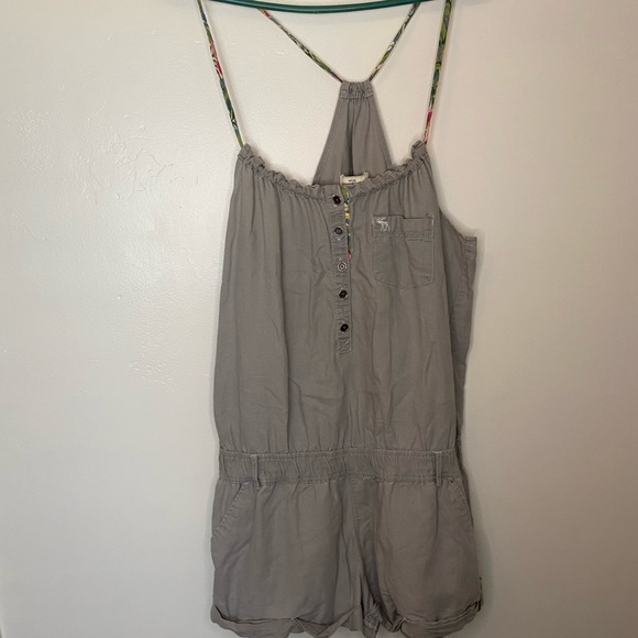 Abercrombie & Fitch Pants - 2 in 1 Abercrombie & Fitch Shorts Romper